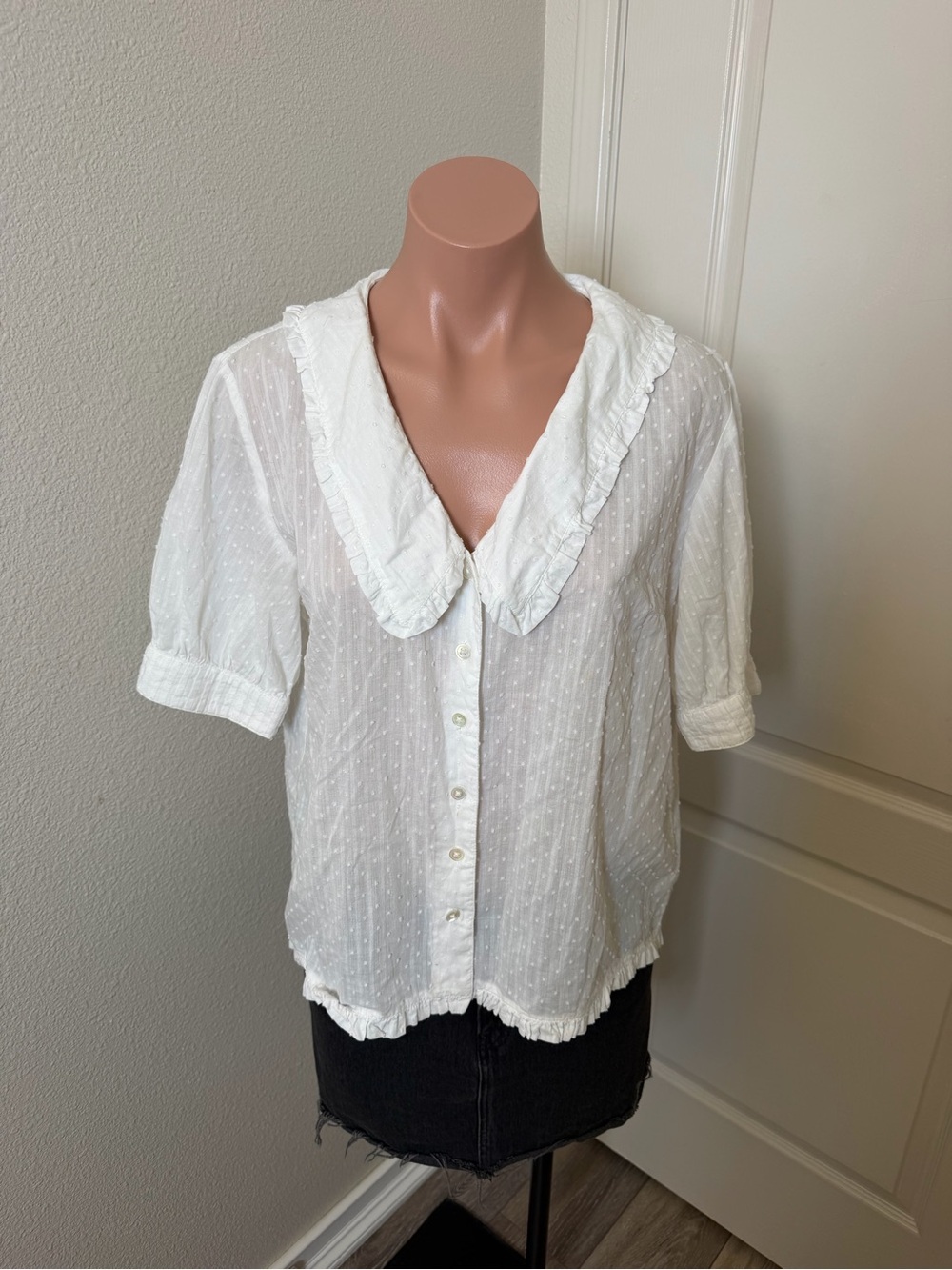 Elegant White Ruffled Collar Button-Up Blouse